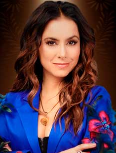 Claudia Lizaldi - Conductor y Comediante